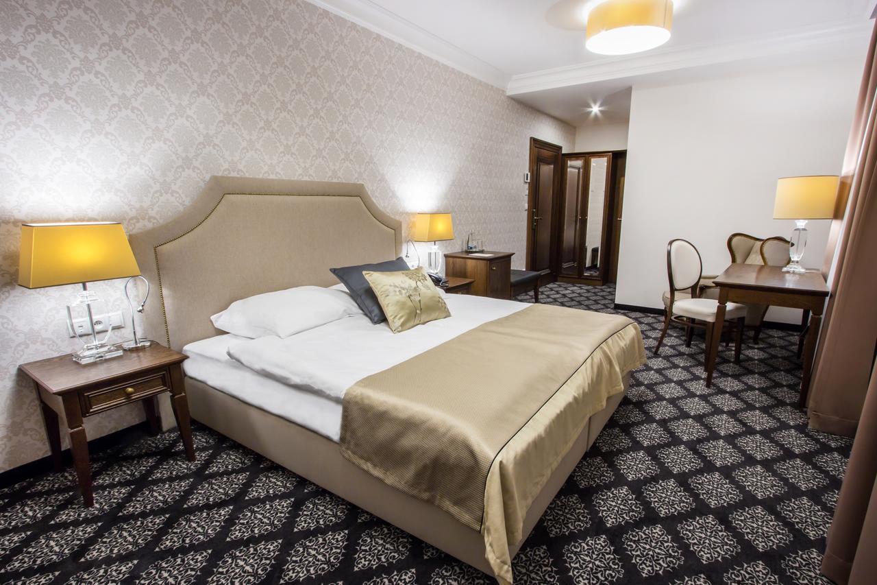 Hg Hotel Toszek Eksteriør billede