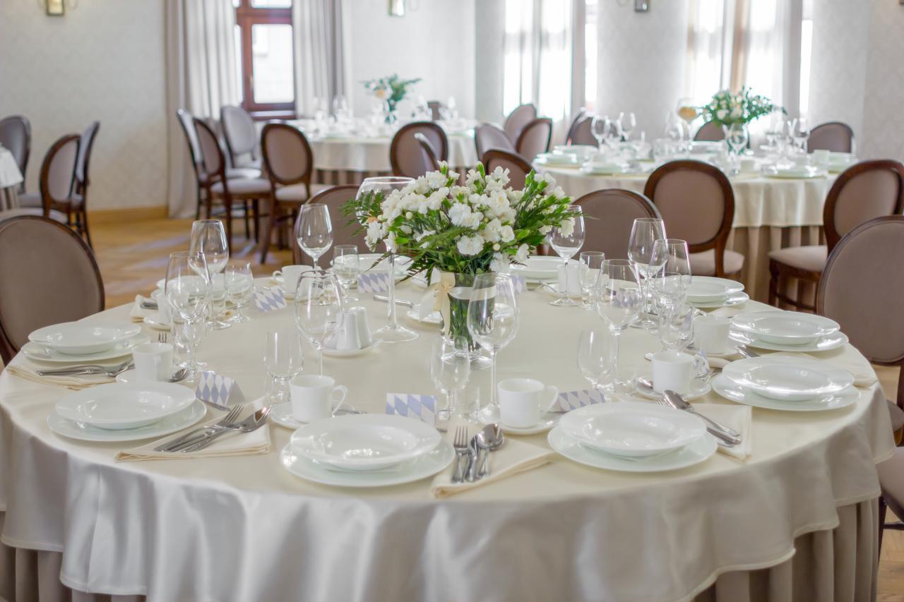 Hg Hotel Toszek Eksteriør billede