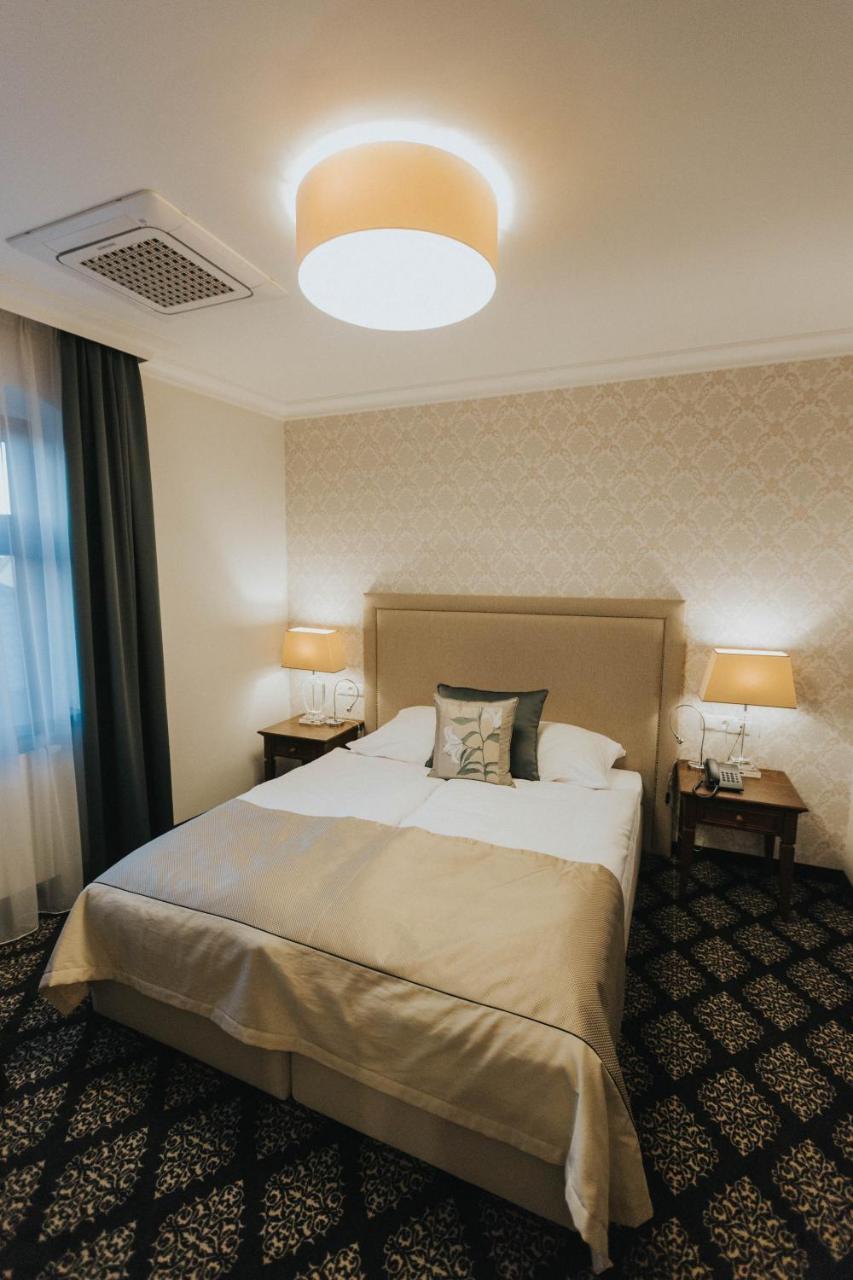 Hg Hotel Toszek Eksteriør billede